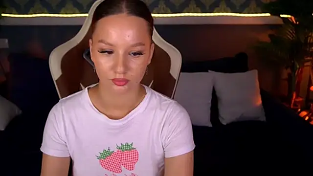 MissSonyaShy Шоу с уебкамера