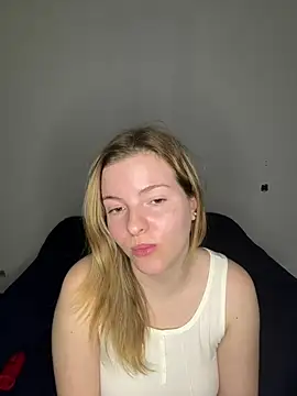 צ'אט XXX בשידור חי של heyitskiara