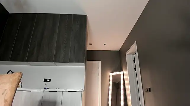 mikio_san Adlı Modelin Canlı XXX Sohbeti