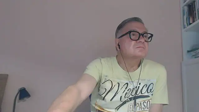 Show modela YOU6me na web-kameri