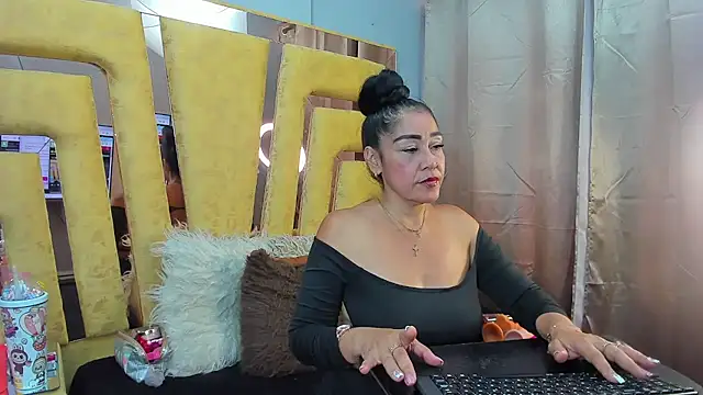 Chat +18 de VikyThomsonn ao vivo