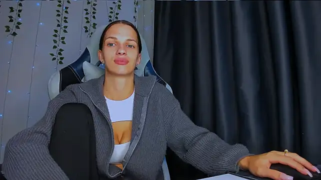 KarlaSim Adlı Modelin Canlı XXX Sohbeti