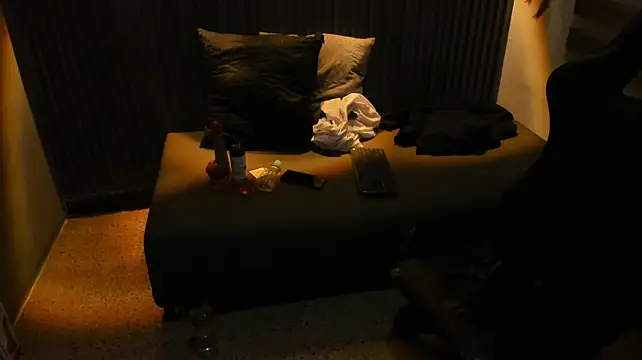 Chat +18 de LianFerrer1 ao vivo