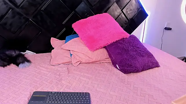 Sarah_miel's Live XXX Chat