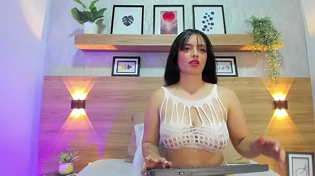 Chat +18 de KeniaArias ao vivo