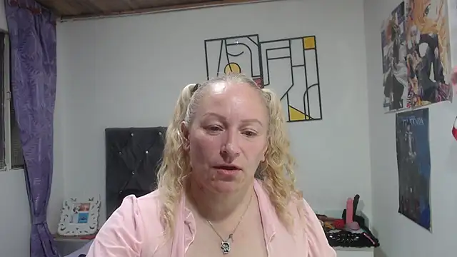emperabigbootybigass' Live XXX Chat