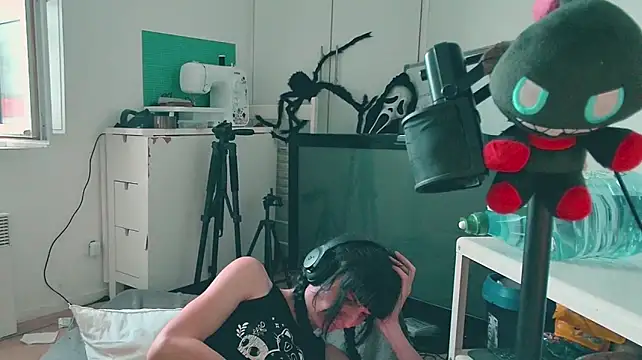 CeriseLapine's Webcam Show