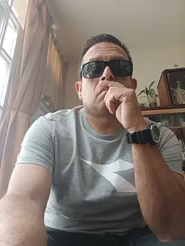 Webkamerová show chicoguapo8