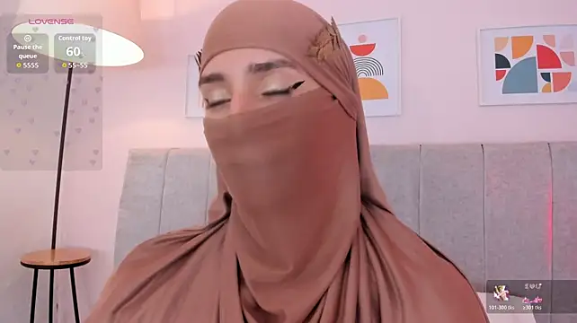 rawiya Adlı Modelin Canlı XXX Sohbeti