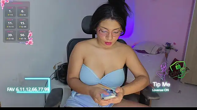Big_titssplay's Live XXX Chat