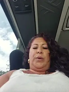 CurvyFireLatina XXX чат на живо