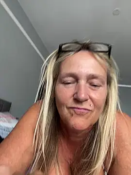 Show de Blondnboujee53 na webcam