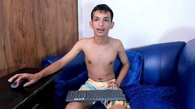 Show de littlecum18 na webcam