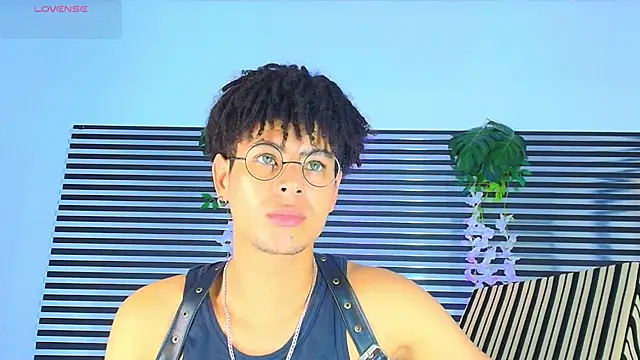 ThiiagoSaeenz Chat XXX in diretta