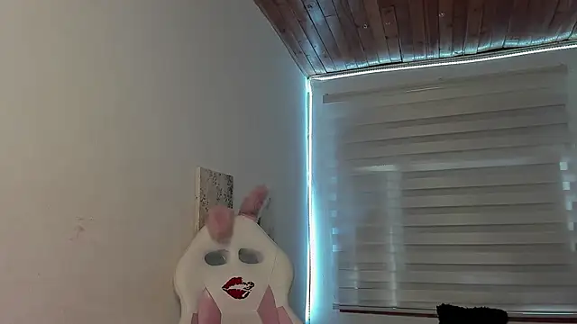 Sara_Red_X1 Webcamshow