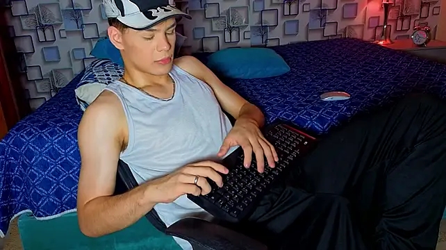 Chat XXX ao vivo de LoganSteel_