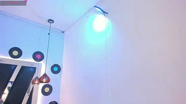 antonelllepiercee Adlı Modelin Canlı XXX Sohbeti