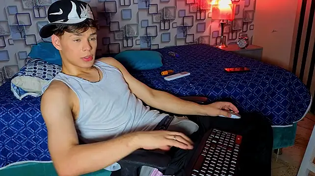 LoganSteel_ élő XXX-chatje