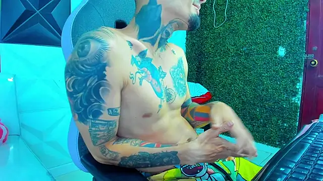 แชท XXX สดของ Boy_tatto77