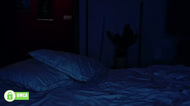 Tia-June Adlı Modelin Canlı XXX Sohbeti