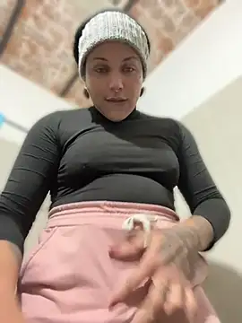 Pokazy przed kamerką – alicetgirlbr