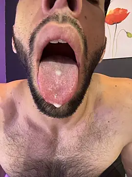 Pokazy przed kamerką – Karim_mansur