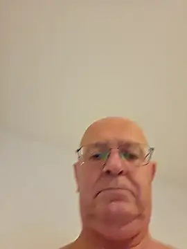 Show de rudy-kralik na webcam