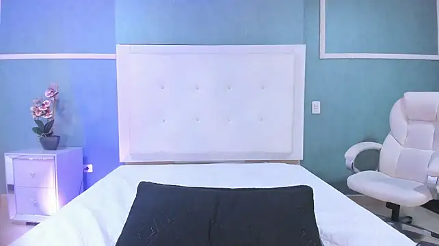 צ'אט XXX בשידור חי של naomygomez_