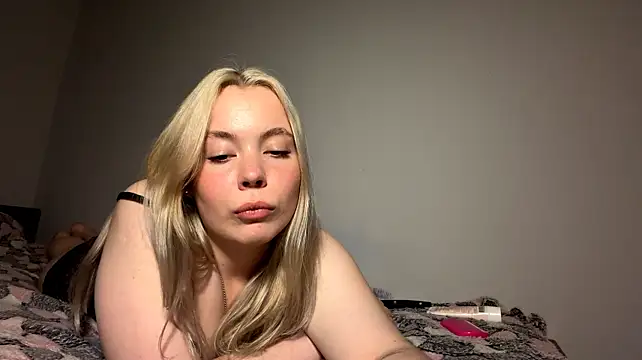 Omilia's Live XXX Chat