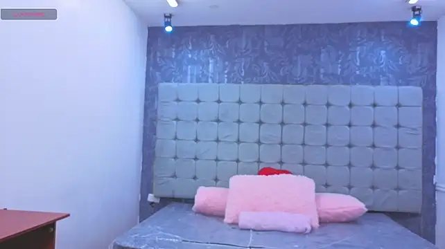 Chat XXX en directo de Karol-Messy_