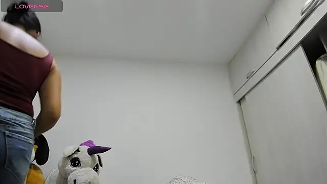 Amelia_Debora_Antonella élő XXX-chatje