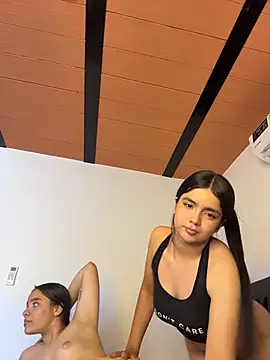 Zow_ Adlı Modelin Canlı XXX Sohbeti