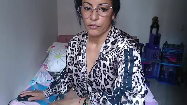 kateleyagrey's Live XXX Chat