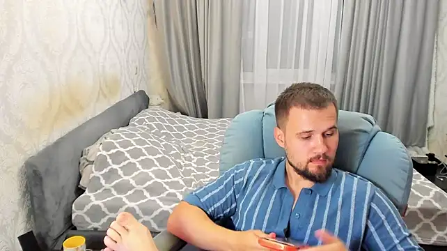 Vladik_b Show Webcam