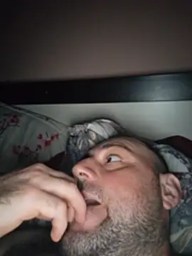 StrictBobby webkamerás műsora