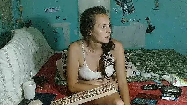 brighteyes77 Adlı Modelin Canlı XXX Sohbeti