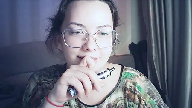 MoodieMira live XXX chat
