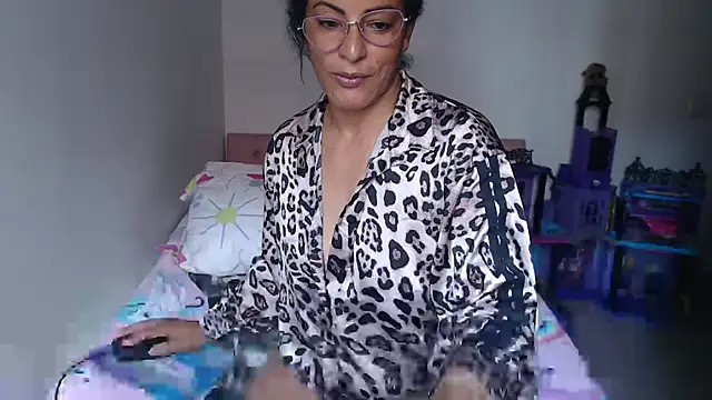 kateleyagrey's Live XXX Chat