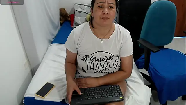 LAURA_Foxht Chat XXX in diretta