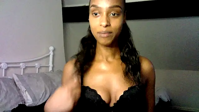 Hazel_Dollxx Adlı Modelin Web Kamerası Şovu