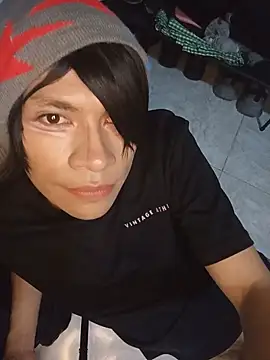 Show modela NekoboiPetiole na web-kameri