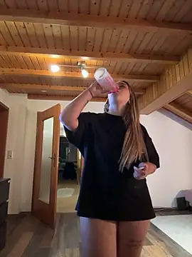 Naomi-Klein Adlı Modelin Canlı XXX Sohbeti