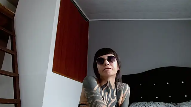 Emilia_1995 – Naživo XXX chat