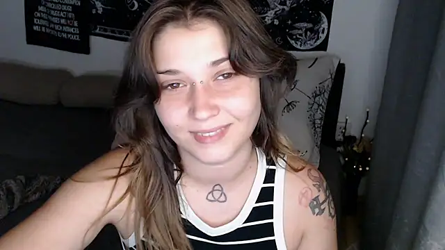 AlienforTwenty – Naživo XXX chat