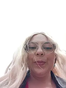 madelaine-'s Live XXX Chat