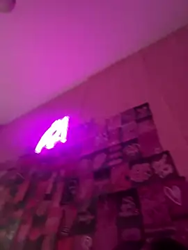 issawife_t webkamerás műsora