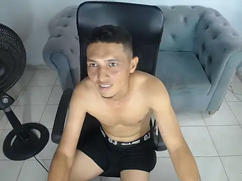 sech_guerrero Chat XXX in diretta