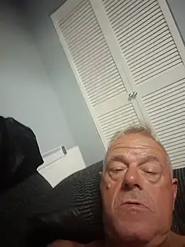 gymrat61 webcam show