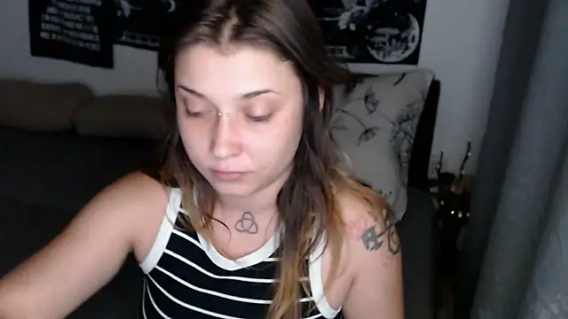 AlienforTwenty's Live XXX Chat