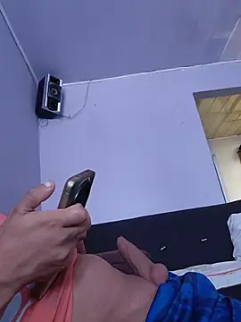 emm899: διαδικτυακό σόου στην κάμερα